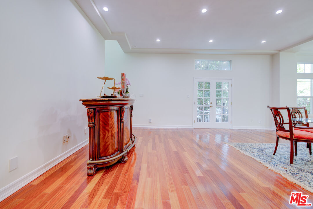 12219 Darlington Ave