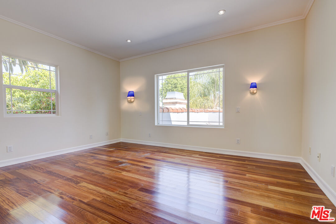 12219 Darlington Ave