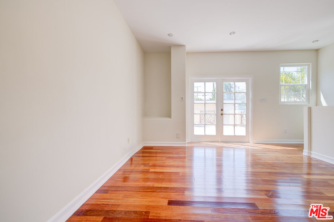 12219 Darlington Ave