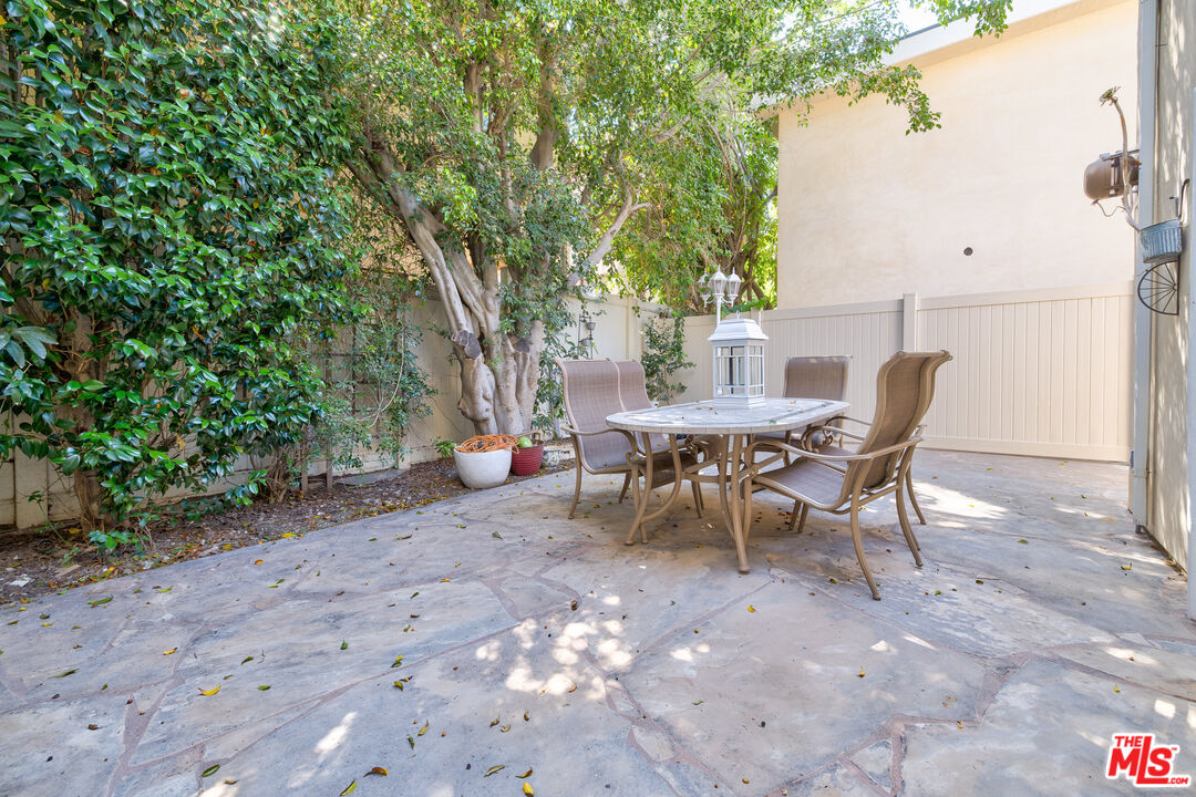 12219 Darlington Ave