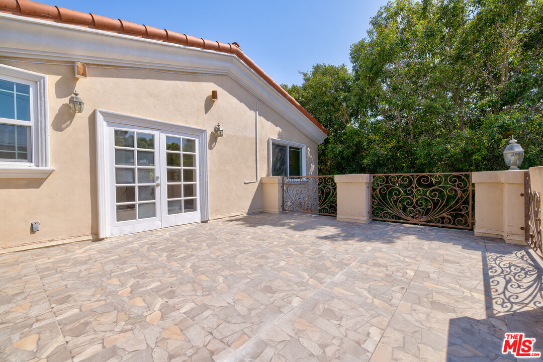 12219 Darlington Ave