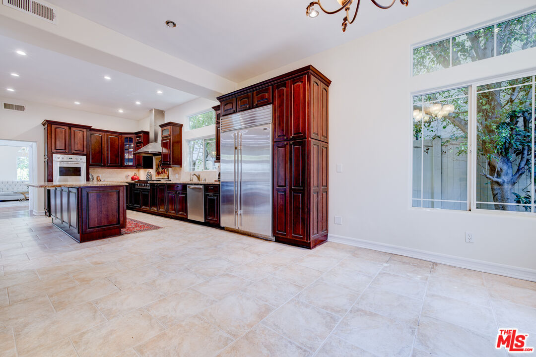 12219 Darlington Ave