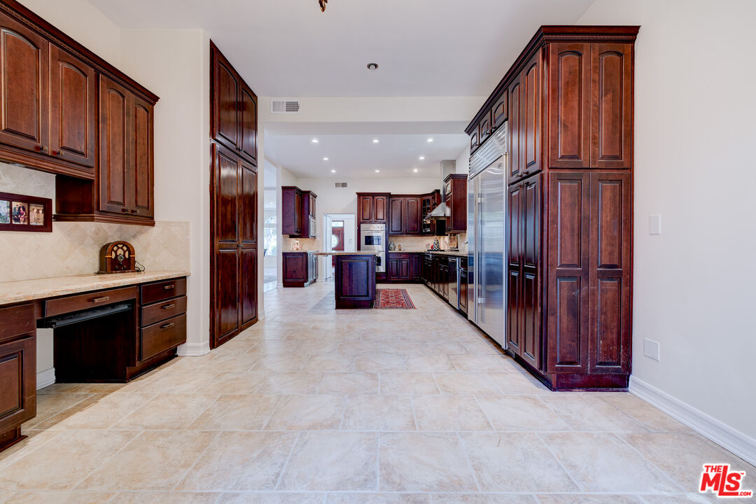 12219 Darlington Ave