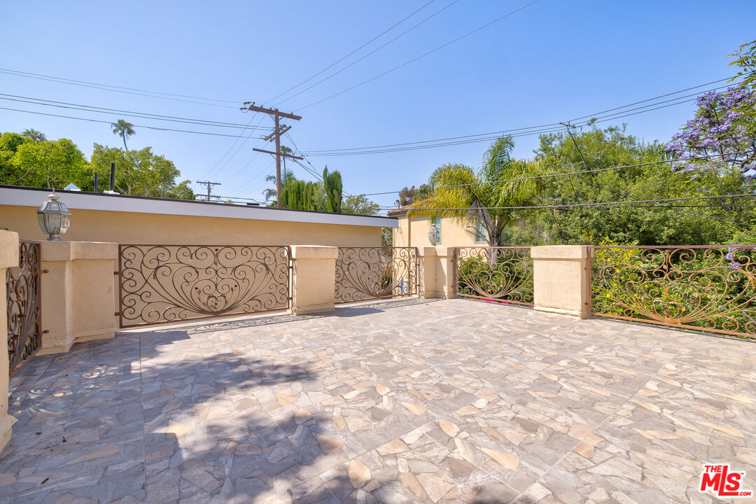 12219 Darlington Ave