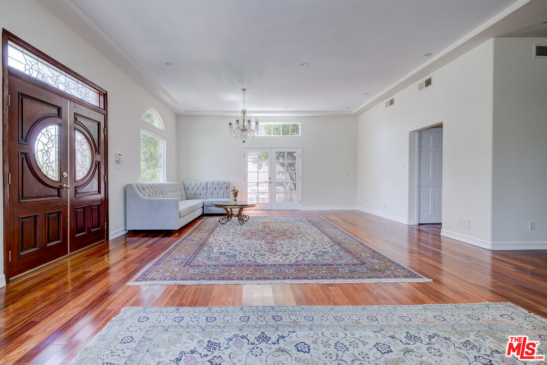 12219 Darlington Ave