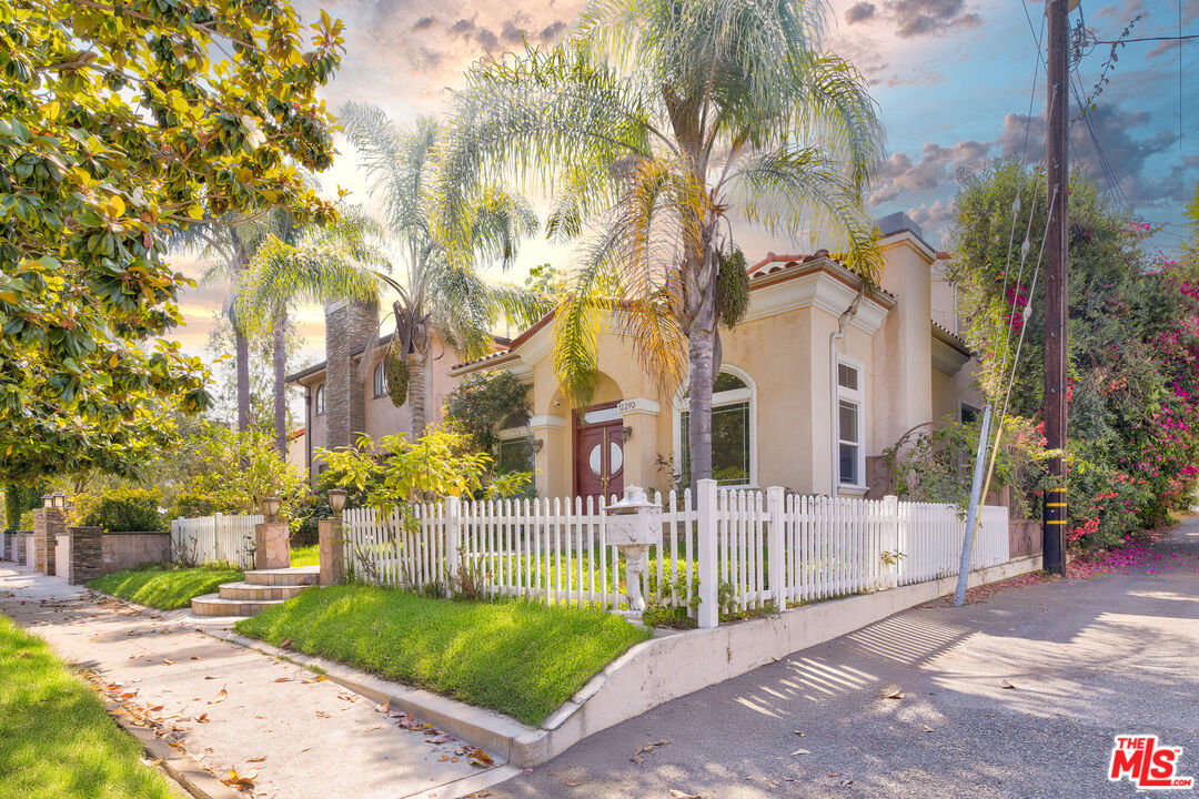 12219 Darlington Ave