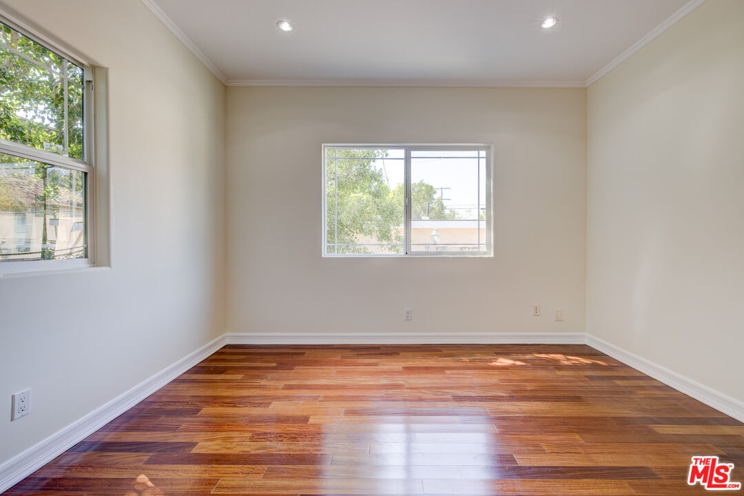 12219 Darlington Ave