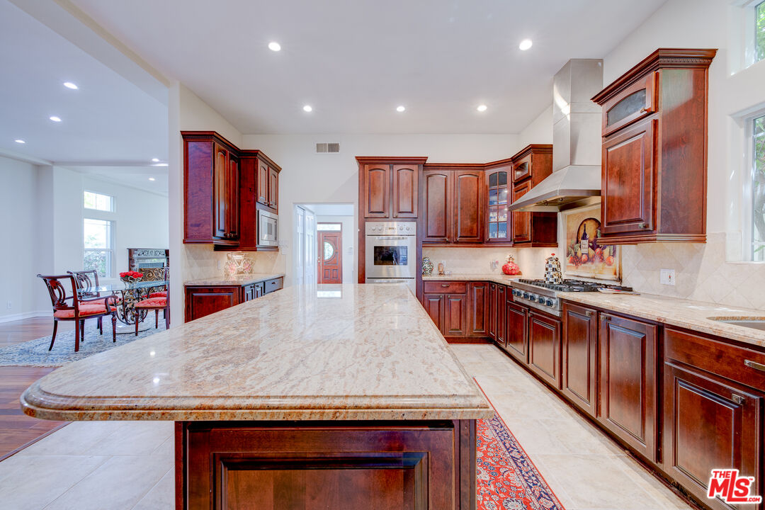 12219 Darlington Ave