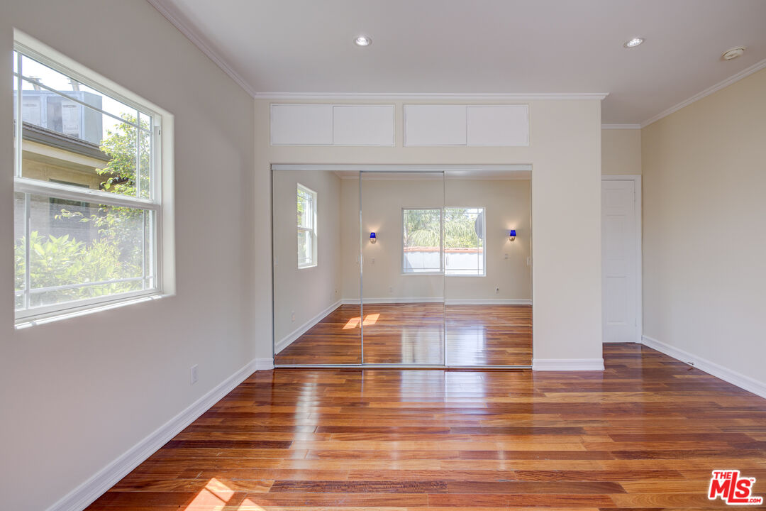 12219 Darlington Ave