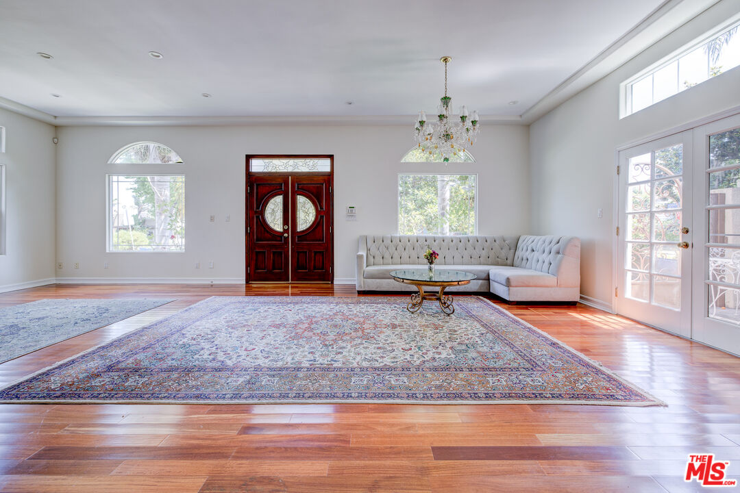 12219 Darlington Ave