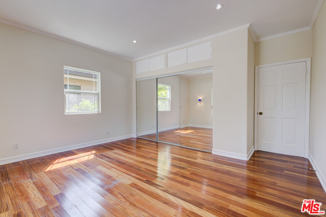 12219 Darlington Ave