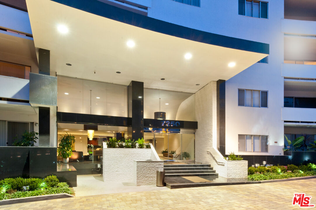 7250 Franklin Ave Unit: 305