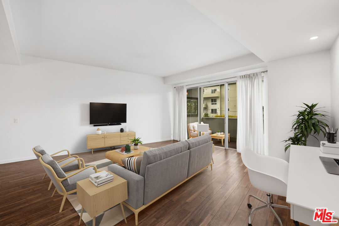 7250 Franklin Ave Unit: 305