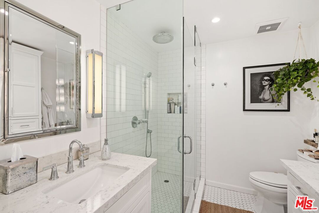 7250 Franklin Ave Unit: 305