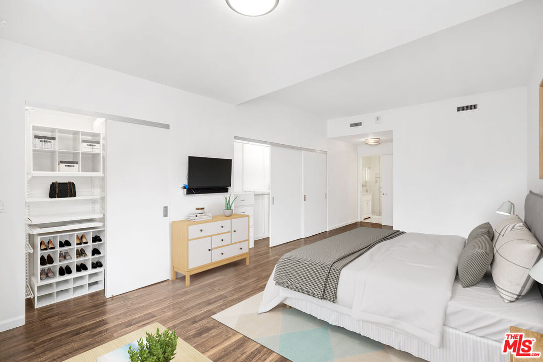 7250 Franklin Ave Unit: 305