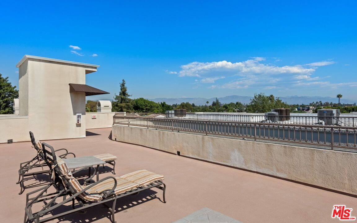 14242 Burbank Blvd Unit: 108