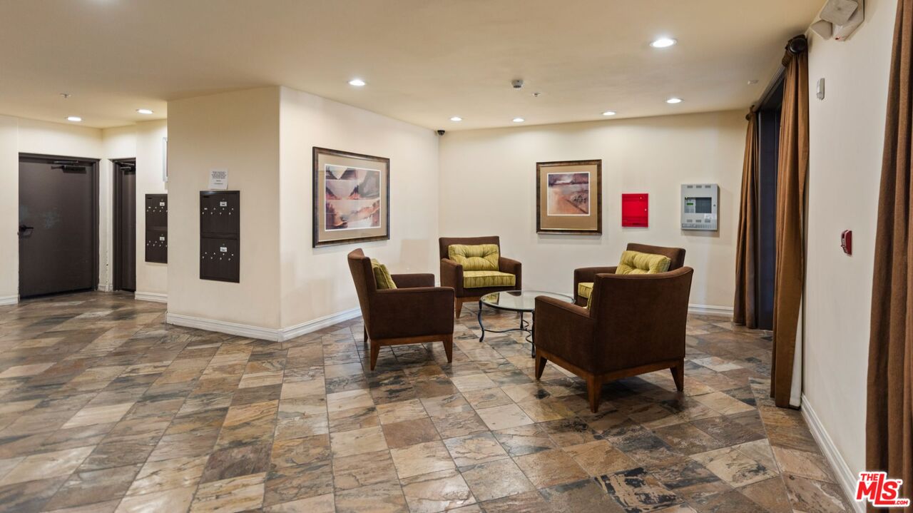 14242 Burbank Blvd Unit: 108