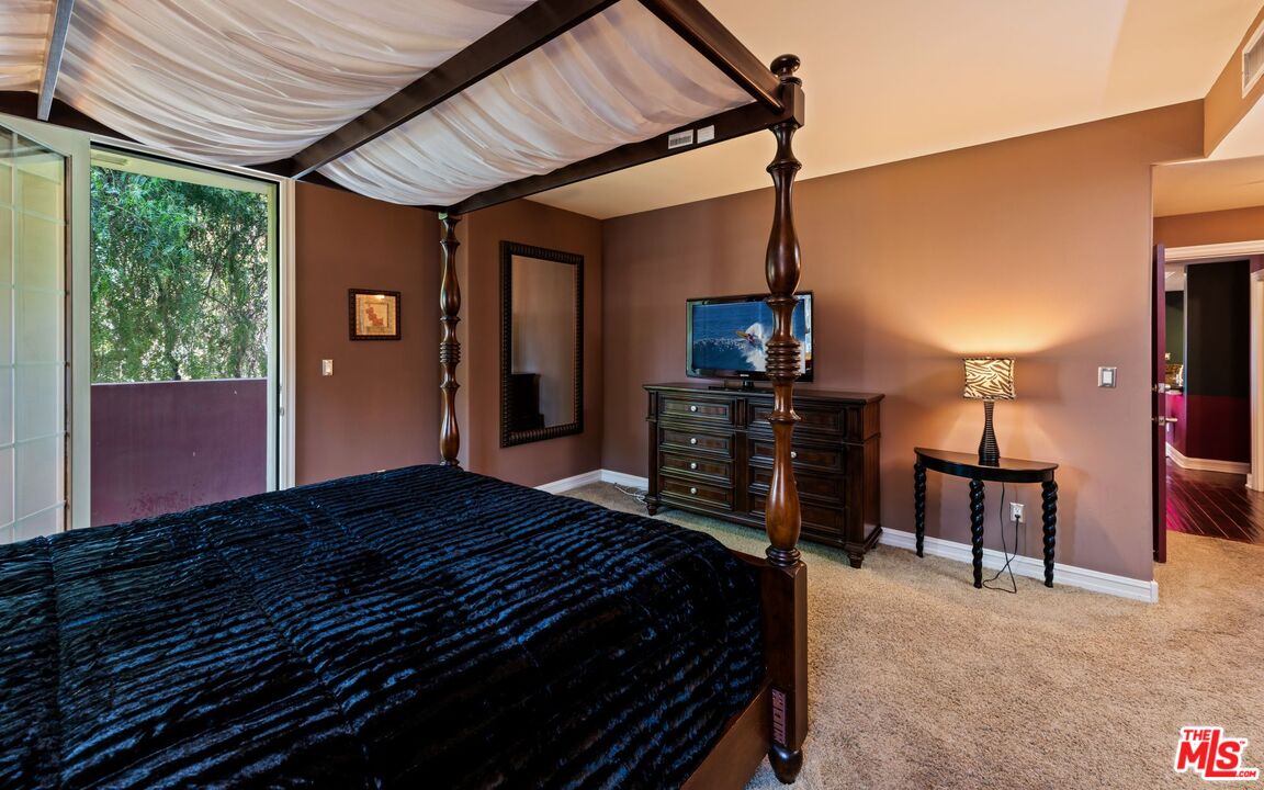 14242 Burbank Blvd Unit: 108