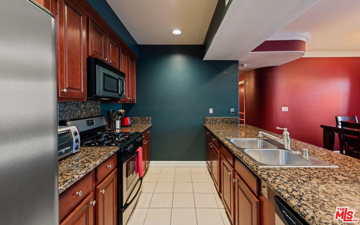 14242 Burbank Blvd Unit: 108