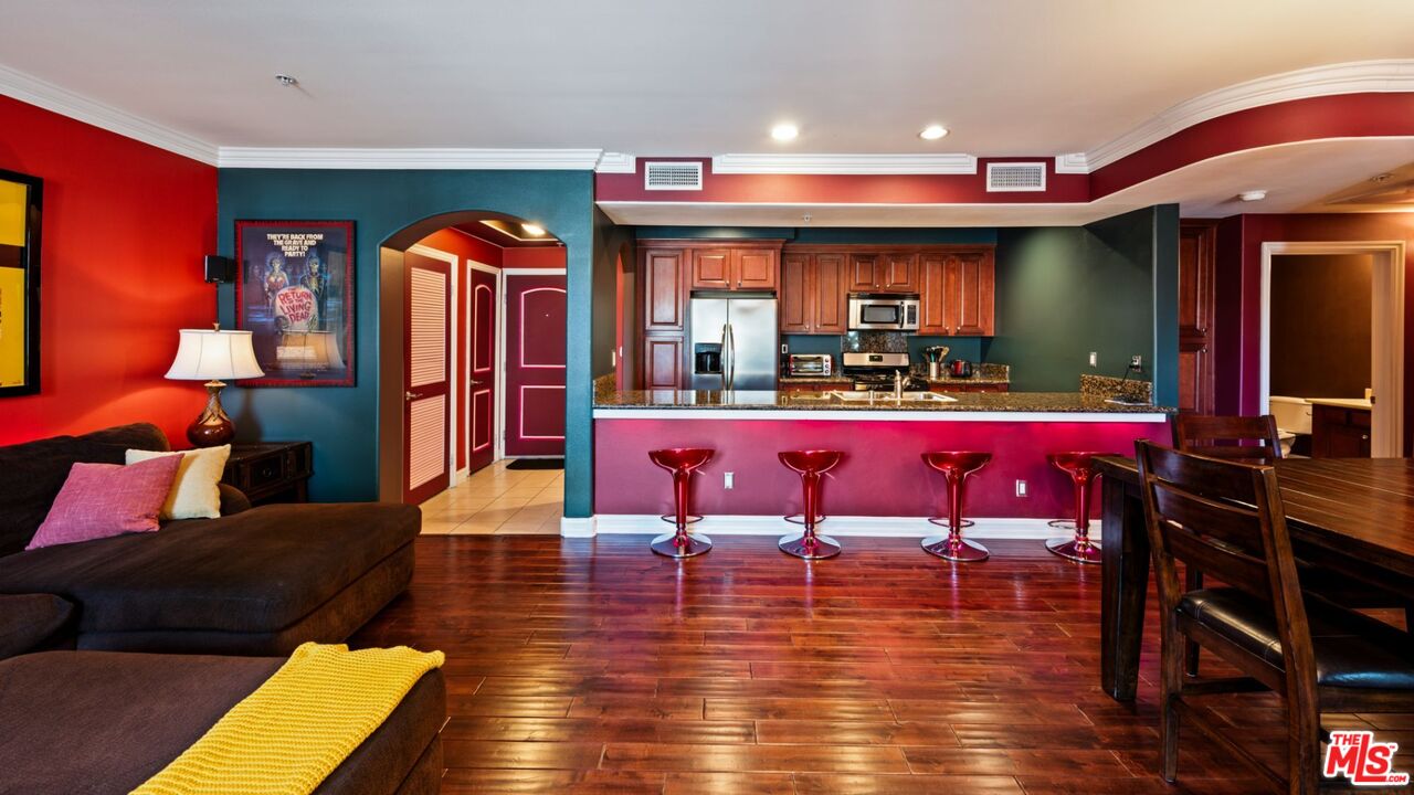 14242 Burbank Blvd Unit: 108