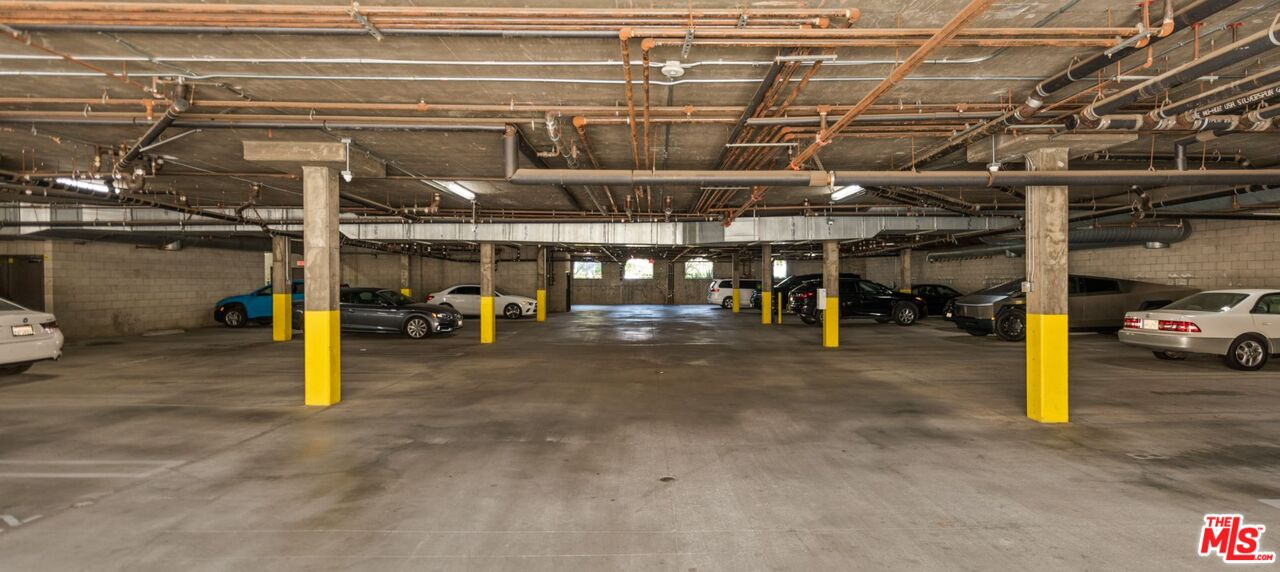 14242 Burbank Blvd Unit: 108