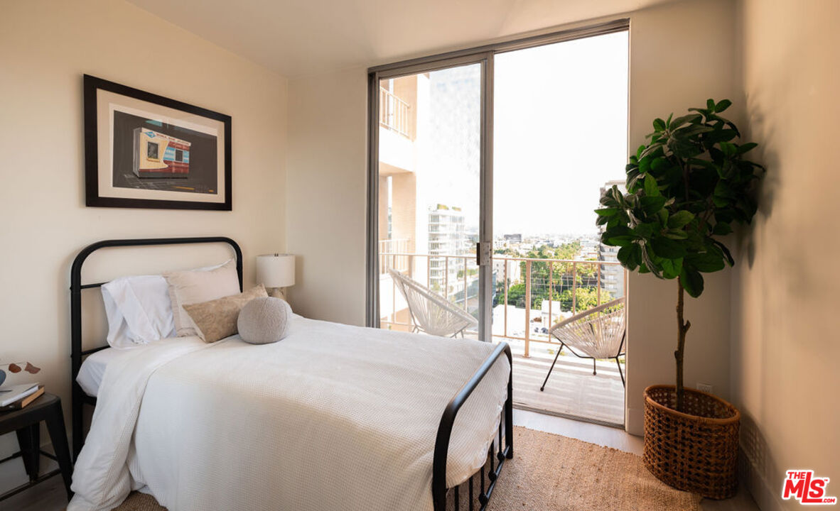 100 S Doheny Dr Unit: 1011