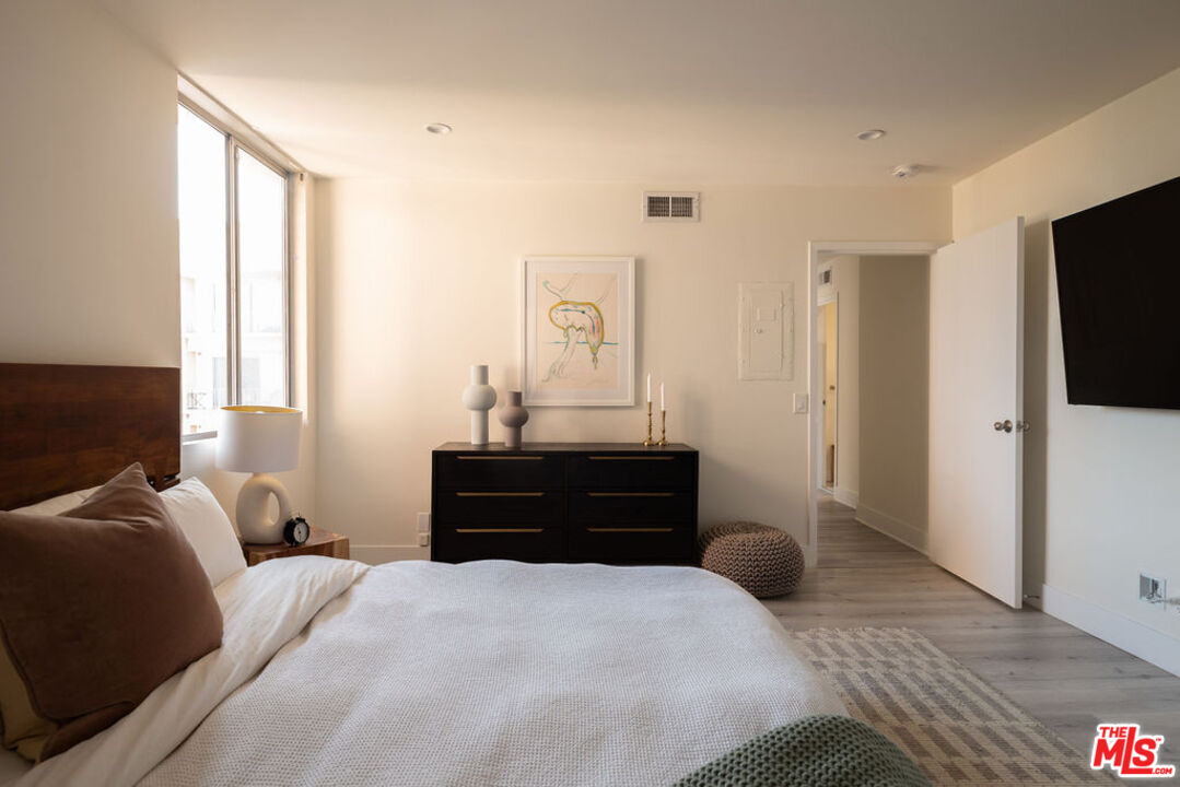 100 S Doheny Dr Unit: 1011