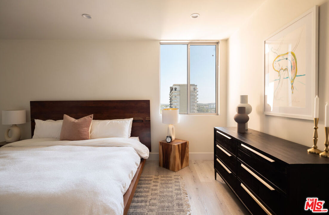 100 S Doheny Dr Unit: 1011