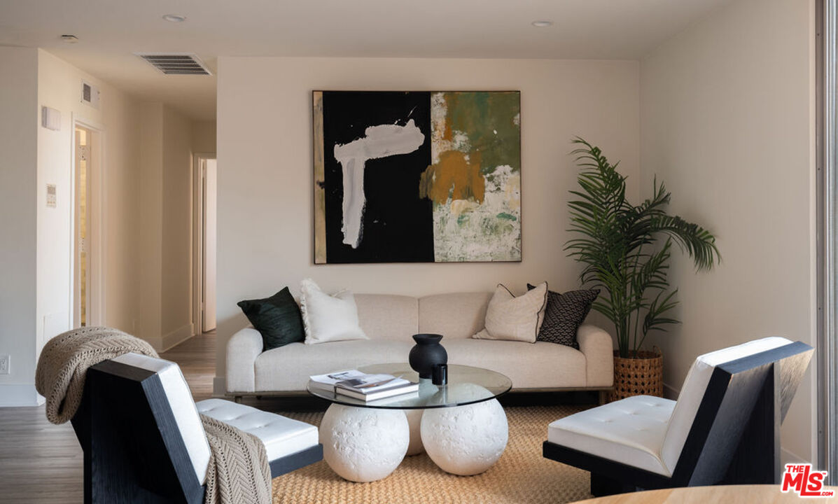 100 S Doheny Dr Unit: 1011