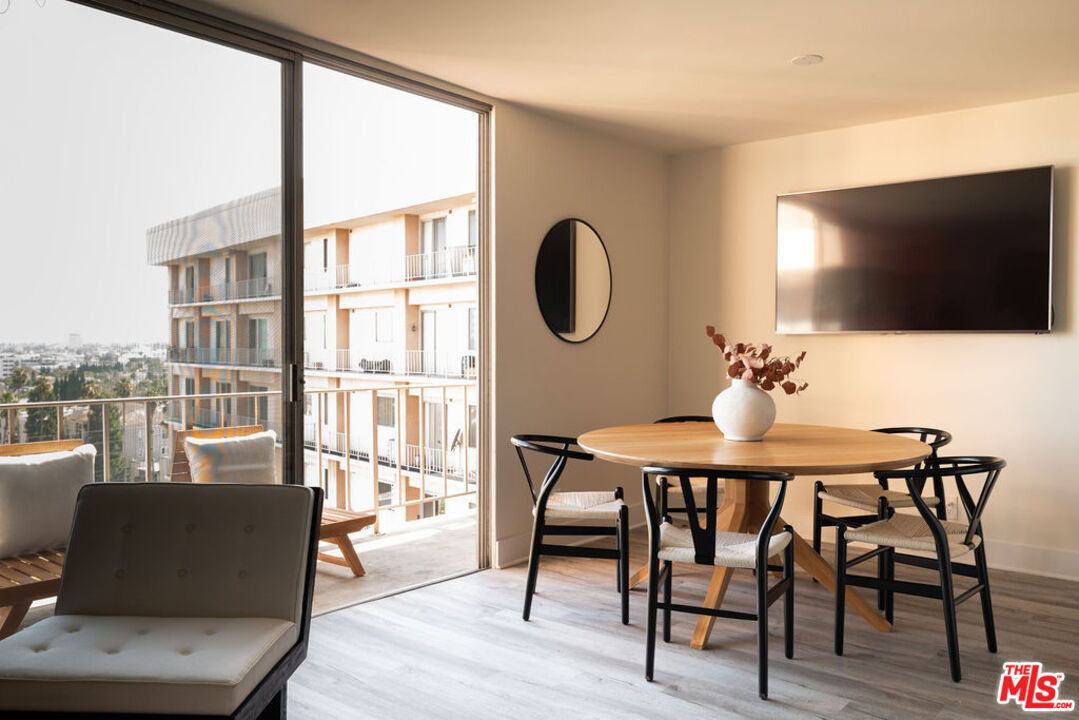 100 S Doheny Dr Unit: 1011