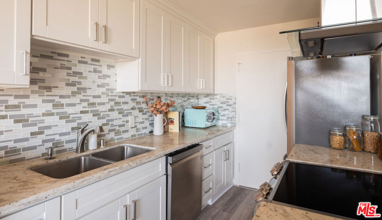 100 S Doheny Dr Unit: 1011