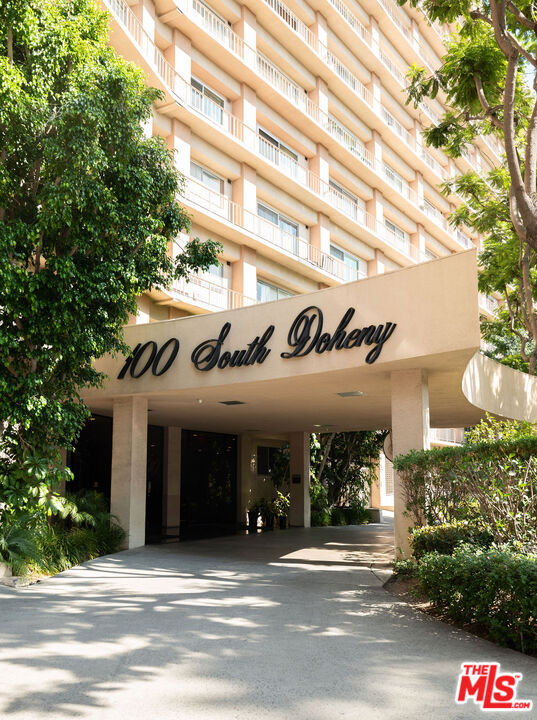 100 S Doheny Dr Unit: 1011