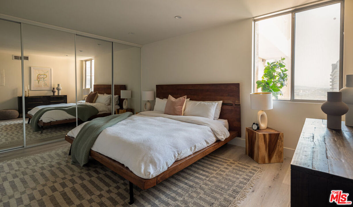 100 S Doheny Dr Unit: 1011