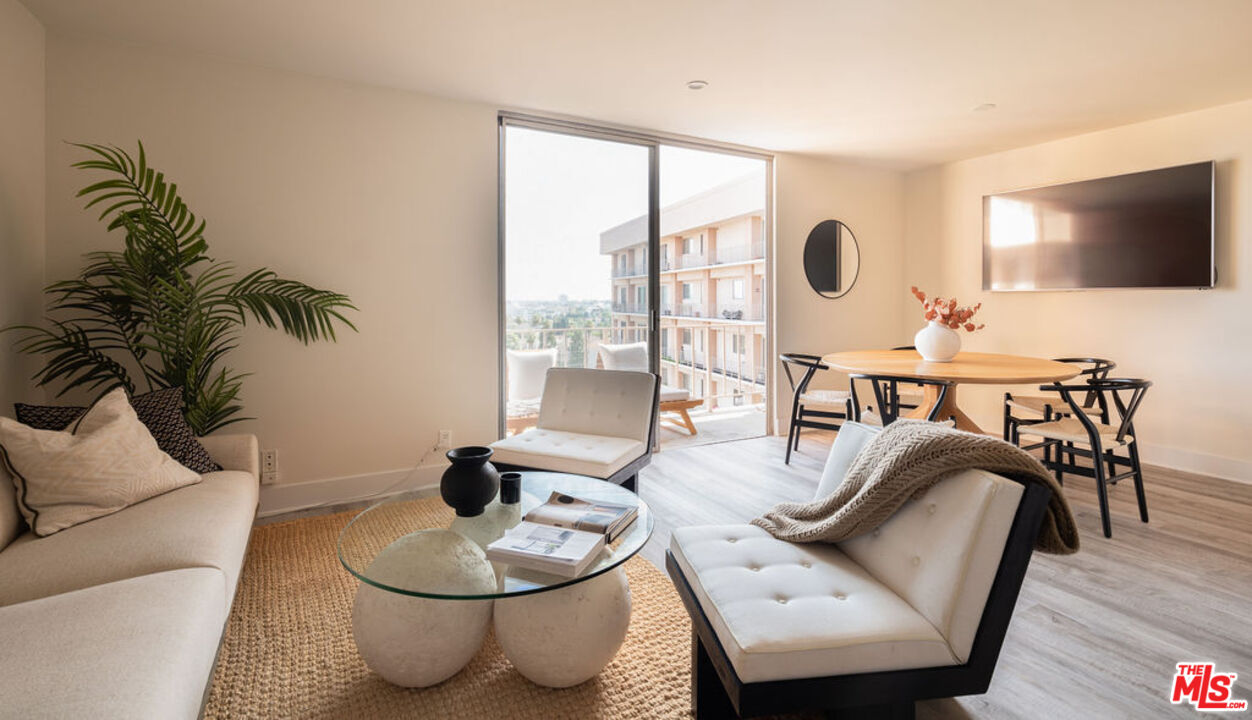 100 S Doheny Dr Unit: 1011