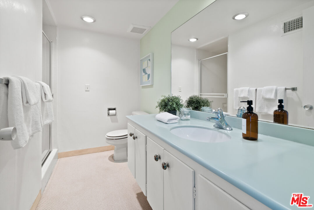 852 21st St Unit: E