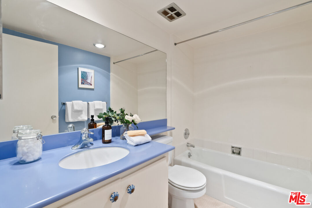 852 21st St Unit: E