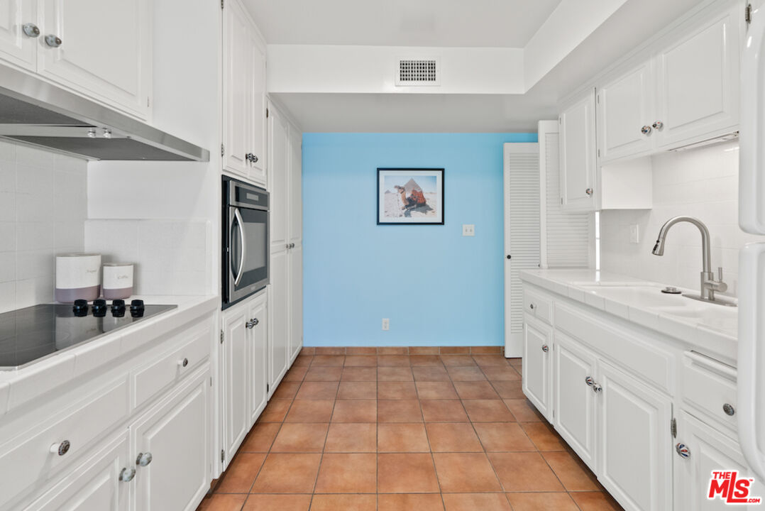 852 21st St Unit: E