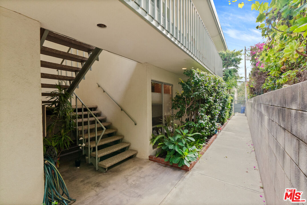 852 21st St Unit: E