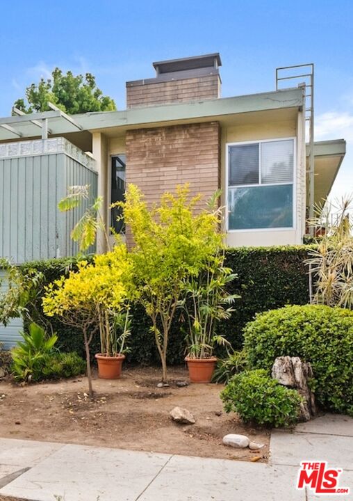 852 21st St Unit: E