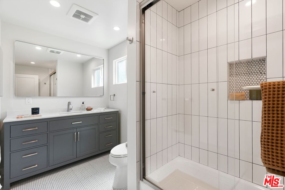 2325 Kansas Ave Unit: 7