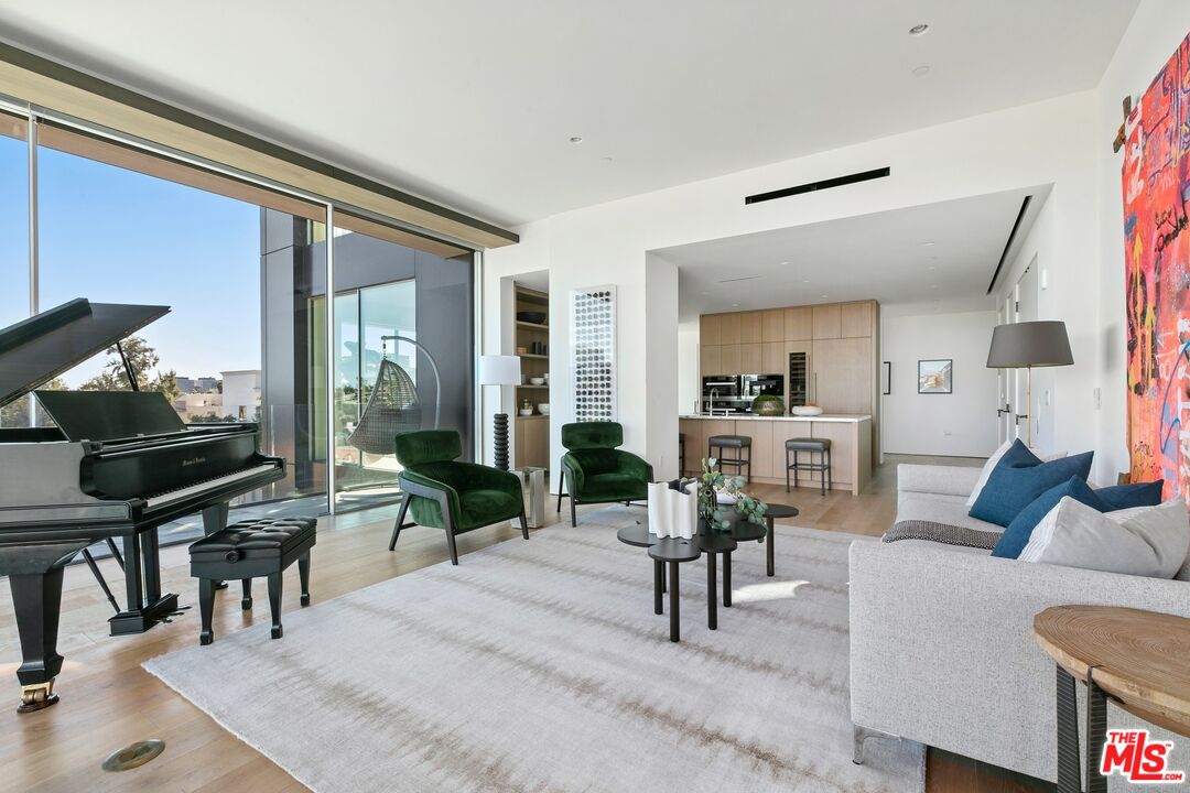 8899 Beverly Blvd Unit: 5D