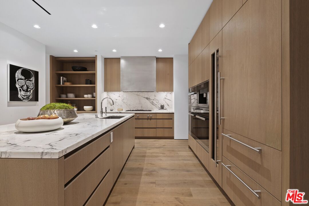 8899 Beverly Blvd Unit: 5D