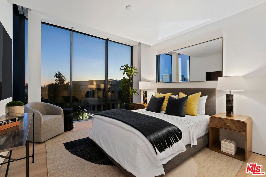 8899 Beverly Blvd Unit: 5D