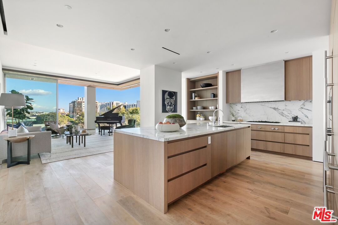 8899 Beverly Blvd Unit: 5D