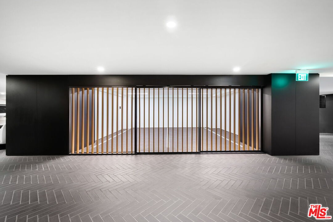 8899 Beverly Blvd Unit: 5D