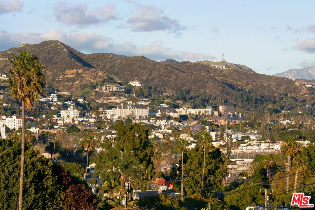 8899 Beverly Blvd Unit: 5D