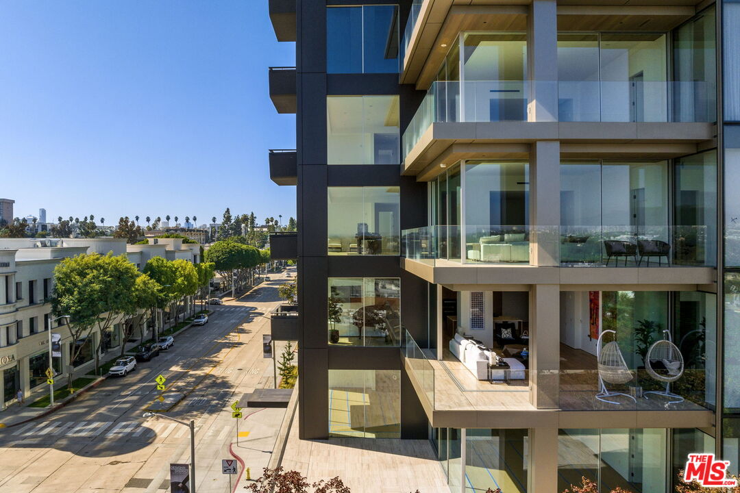 8899 Beverly Blvd Unit: 5D