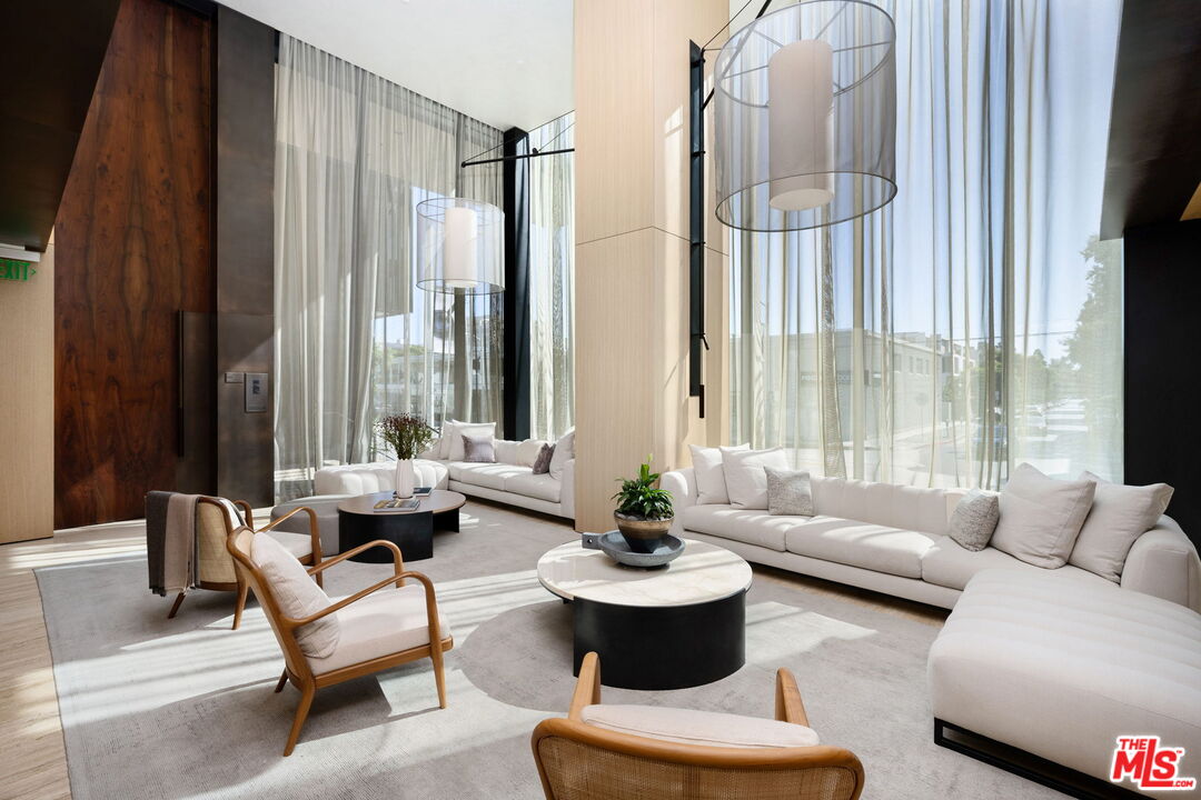 8899 Beverly Blvd Unit: 5D