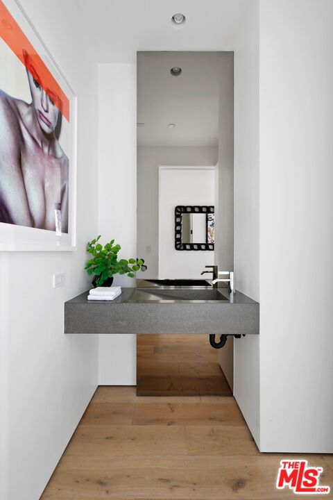 8899 Beverly Blvd Unit: 5D