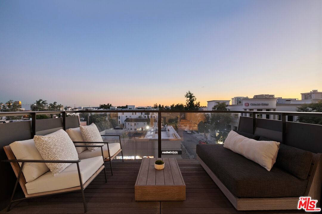 8899 Beverly Blvd Unit: 5D